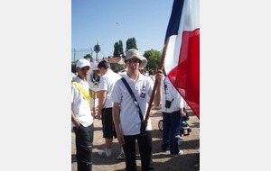 01 notre porte drapeau.jpg
